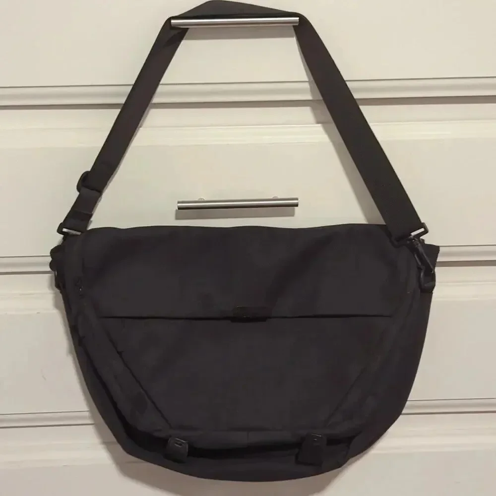 Dustin Adjustable Laptop Crossbody Bag Black